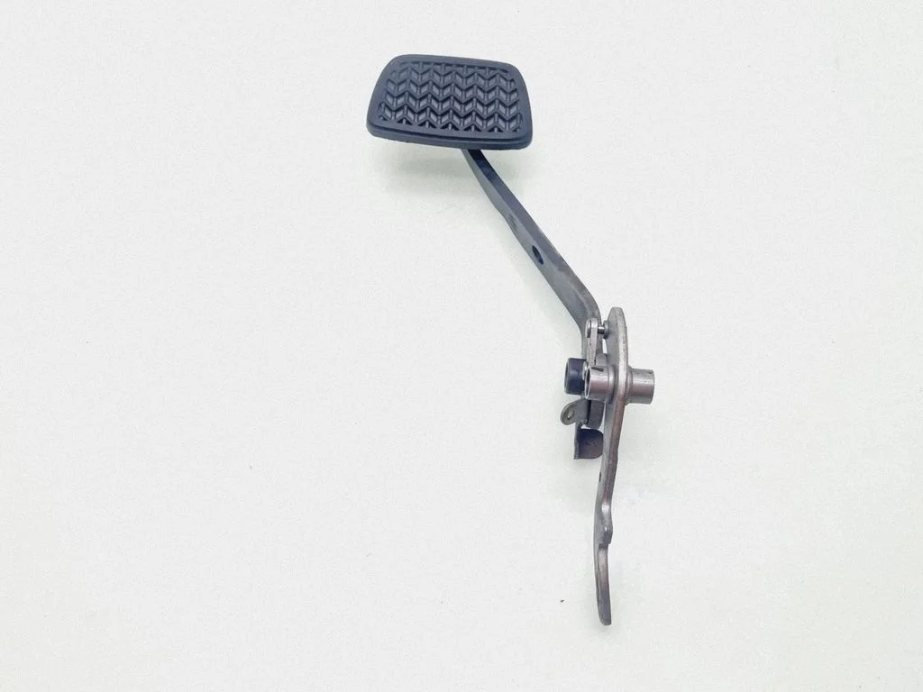 Brake pedal – Toyota Land Cruiser (J150) (2009-)