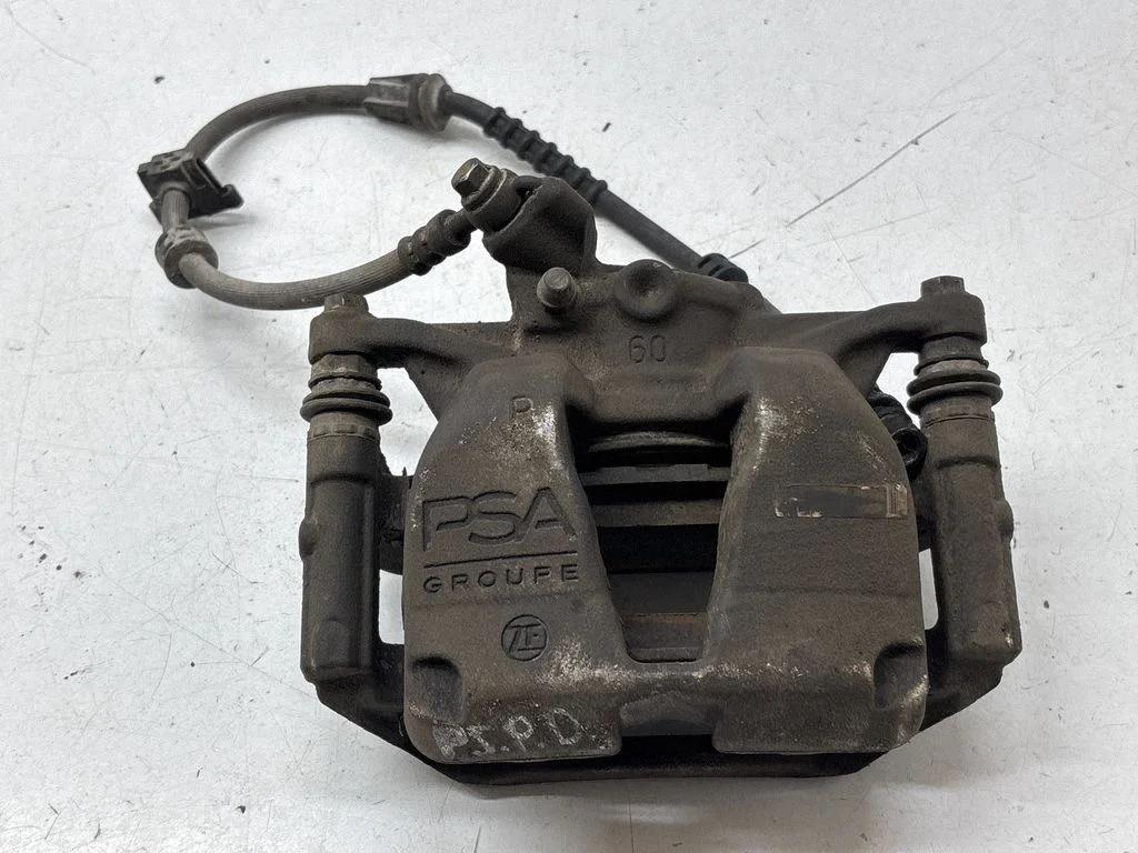 Front brake caliper – front right