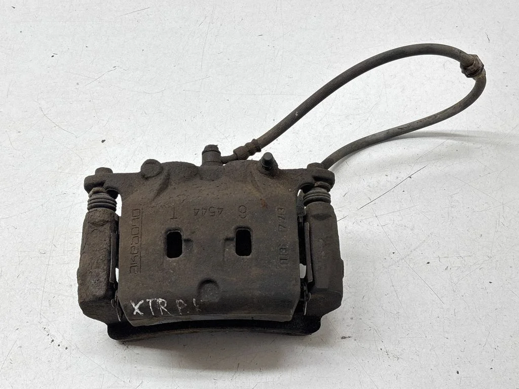 Front brake caliper – front left