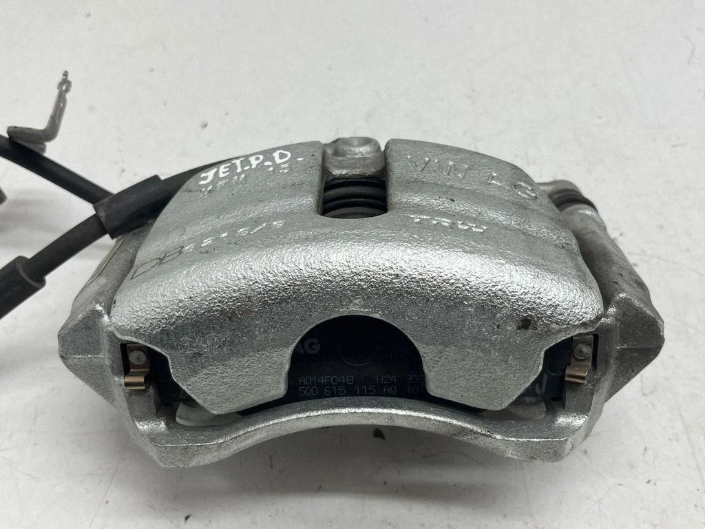 Front brake caliper – front right