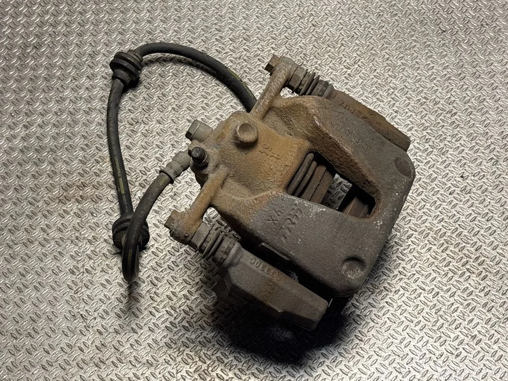 Front brake caliper 33300