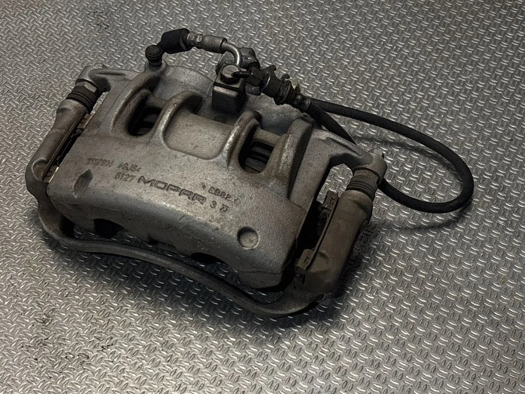 Front brake caliper 21193M
