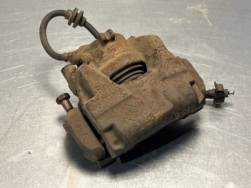 Front brake caliper – front right