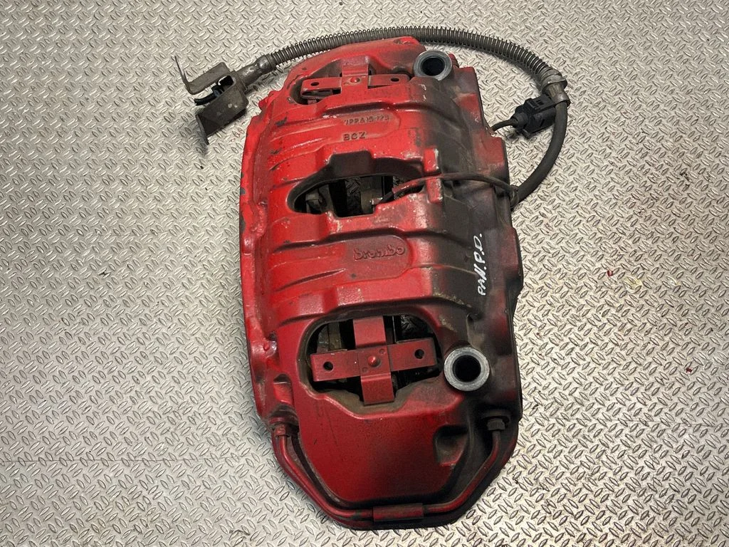 Front brake caliper 7PP615150F