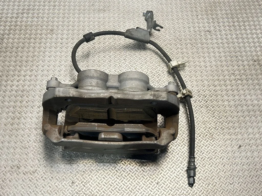 Front brake caliper 21193AR