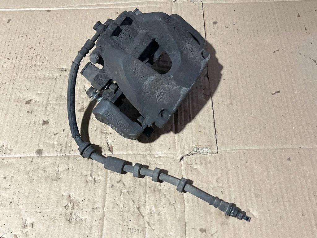 Front brake caliper 5A426M