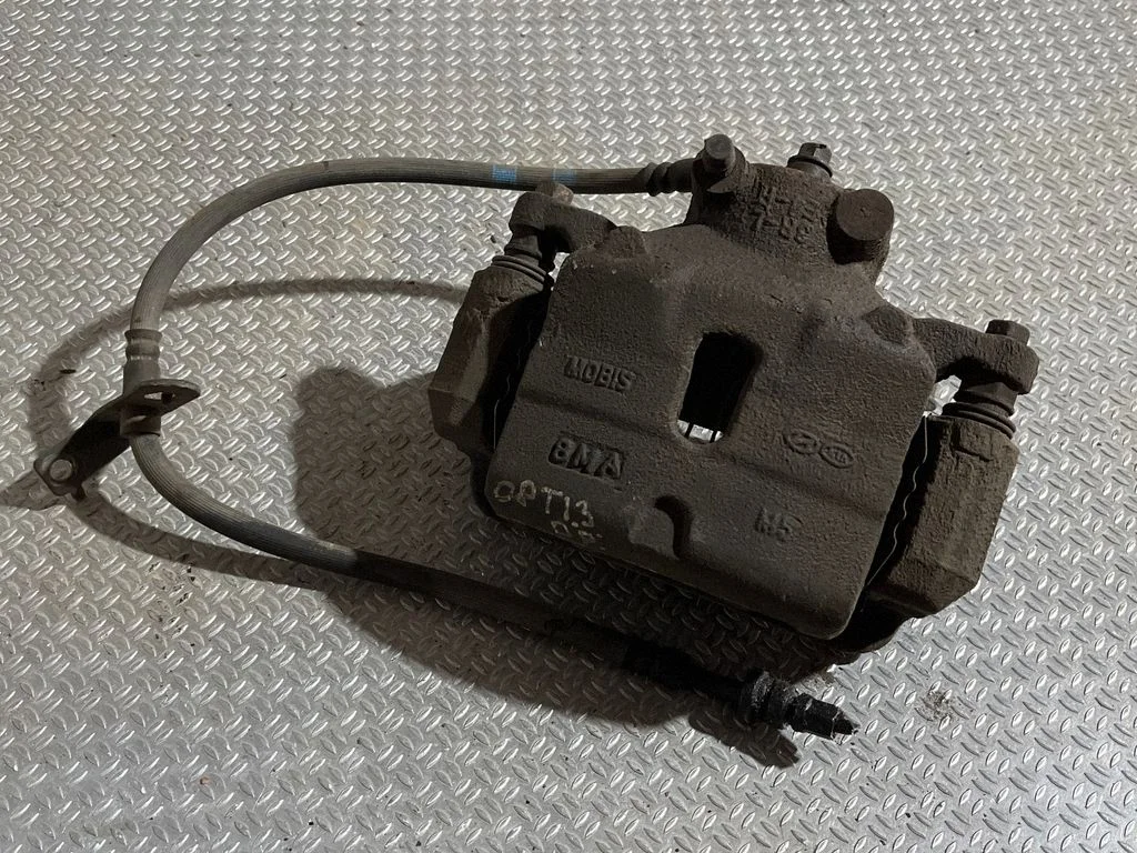Front brake caliper – front right