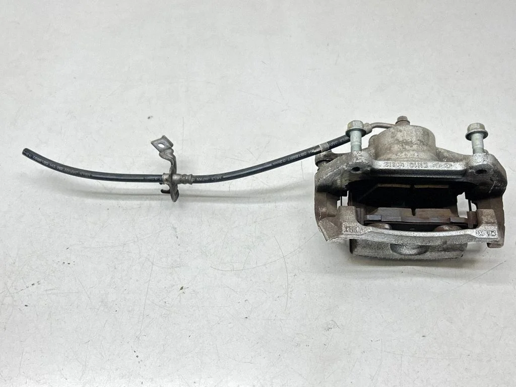 Front brake caliper 58110AT000