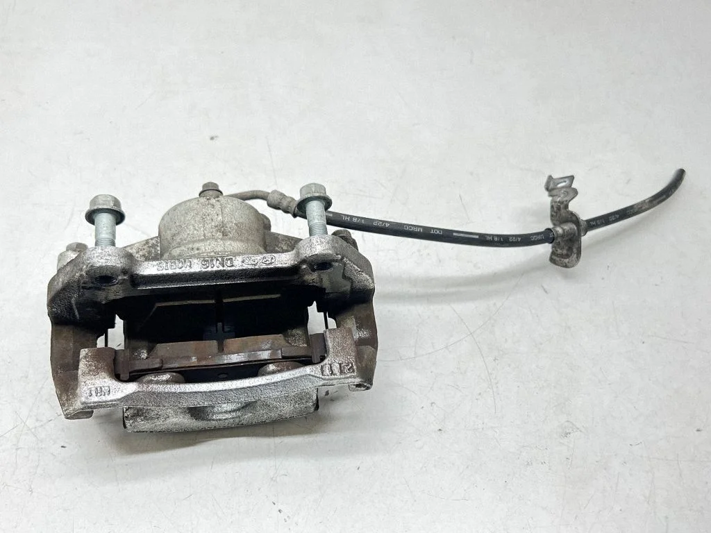 Front brake caliper 58130AT000