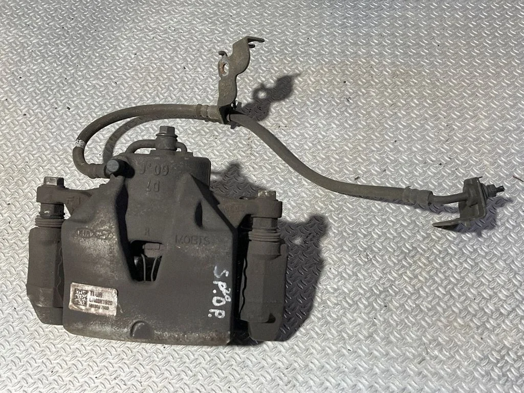 Zacisk hamulcowy przedni 58130D7600