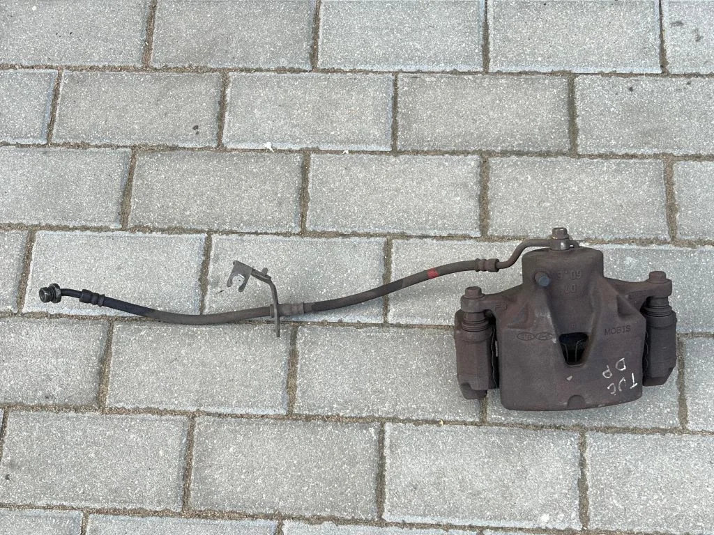 Front brake caliper – front right