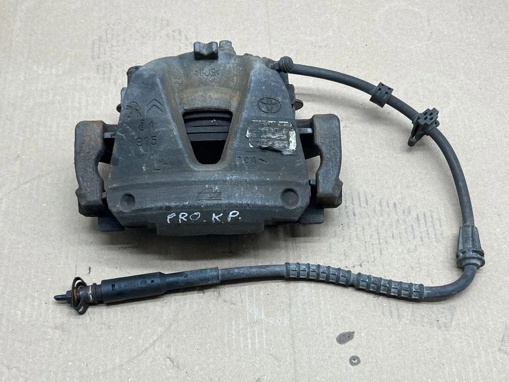 Front brake caliper SU001A3125