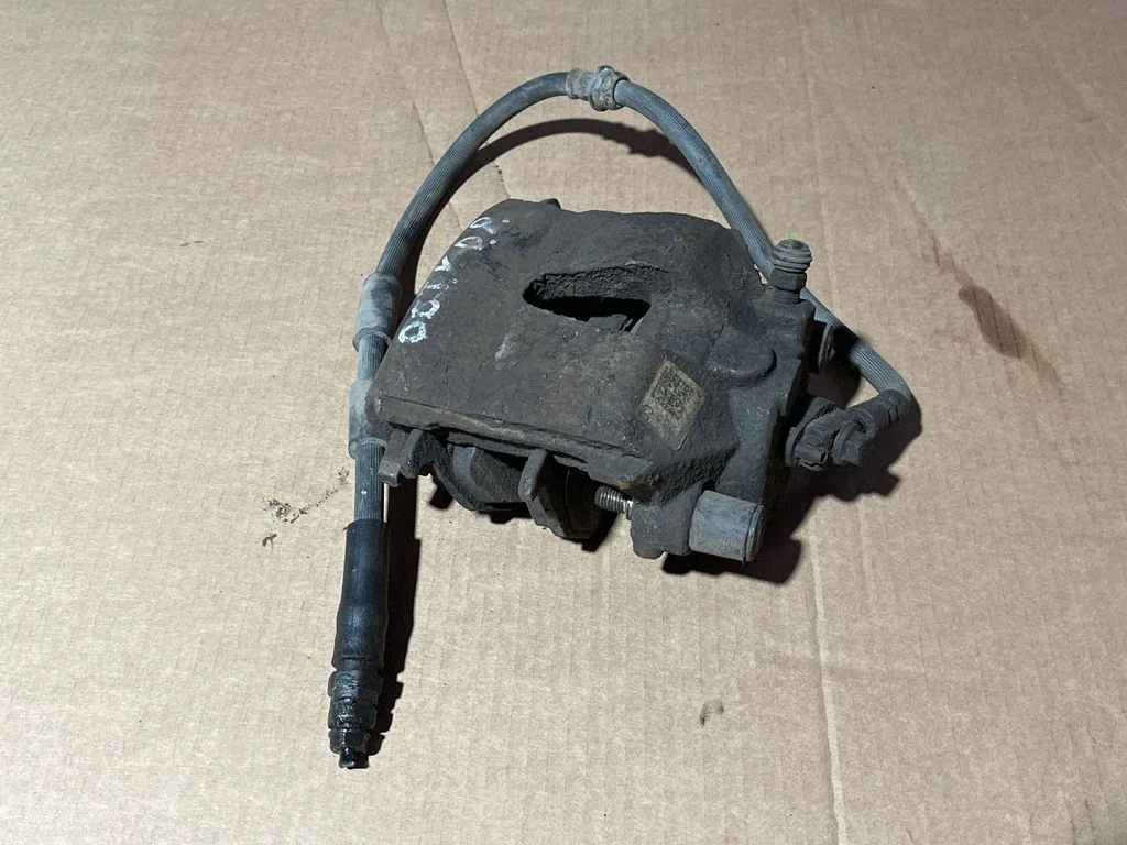 Front brake caliper – front right