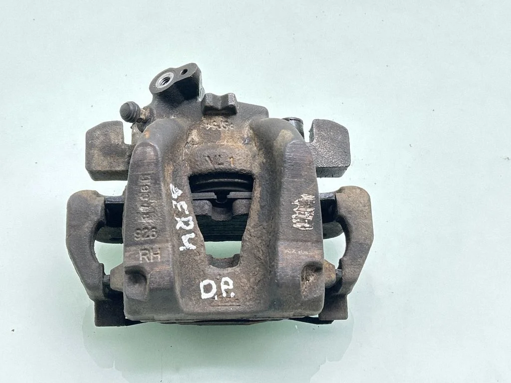 Front brake caliper – front right