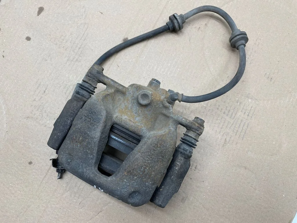Front brake caliper 410110528R