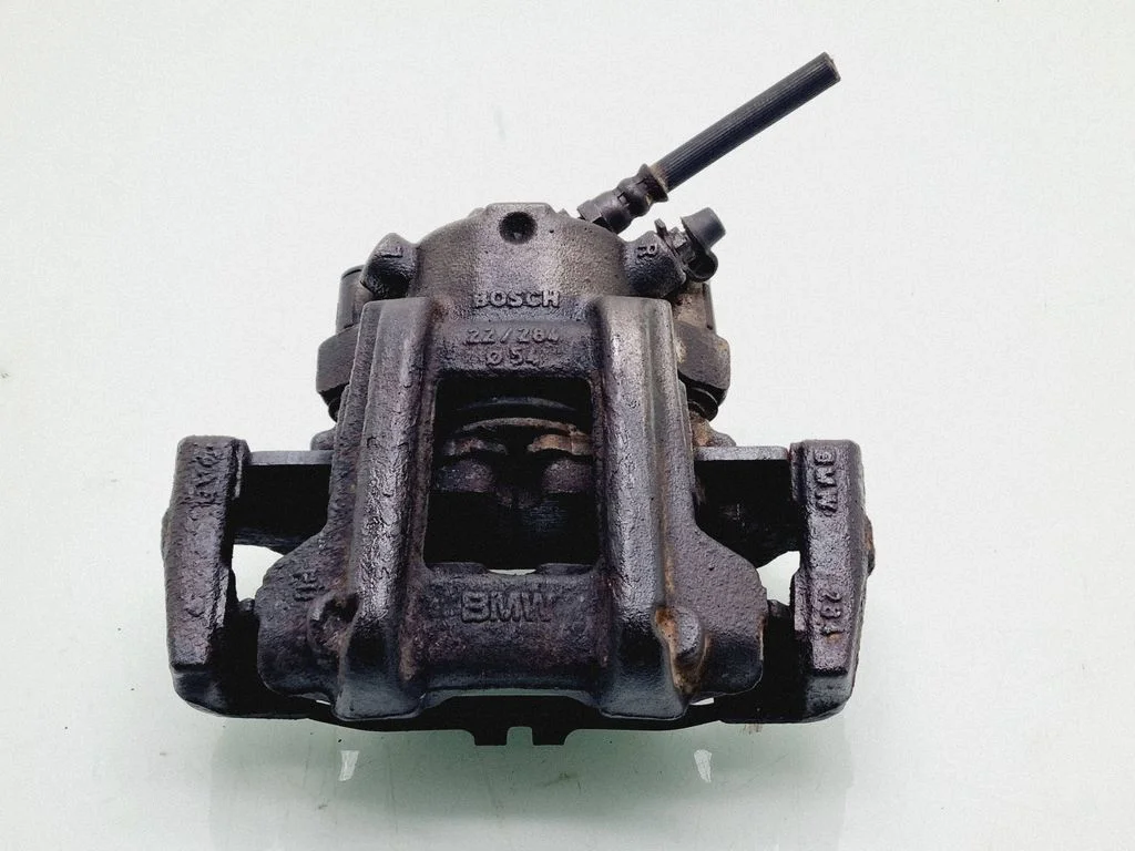 Front brake caliper – front right