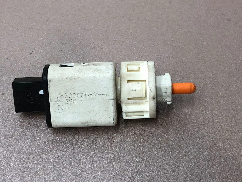 Brake pedal sensor switch 253200005R