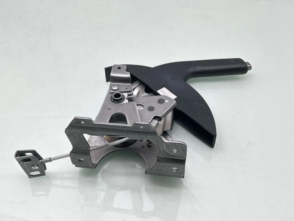 Handbrake/parking brake lever assembly