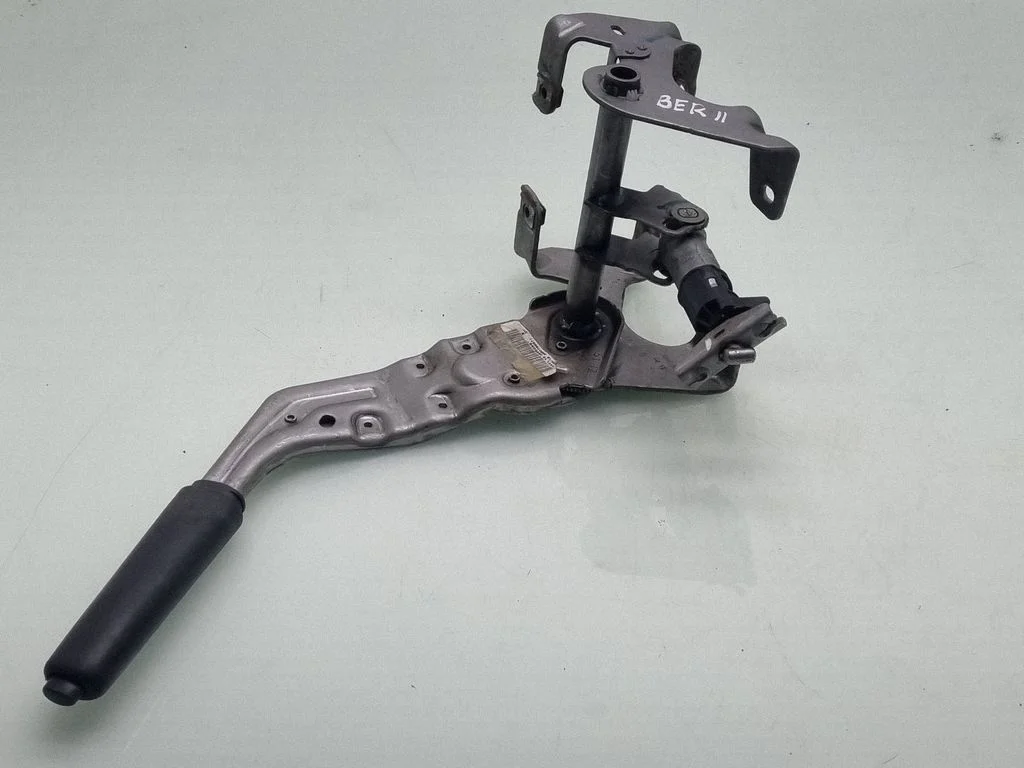 Handbrake/parking brake lever assembly 9680786877