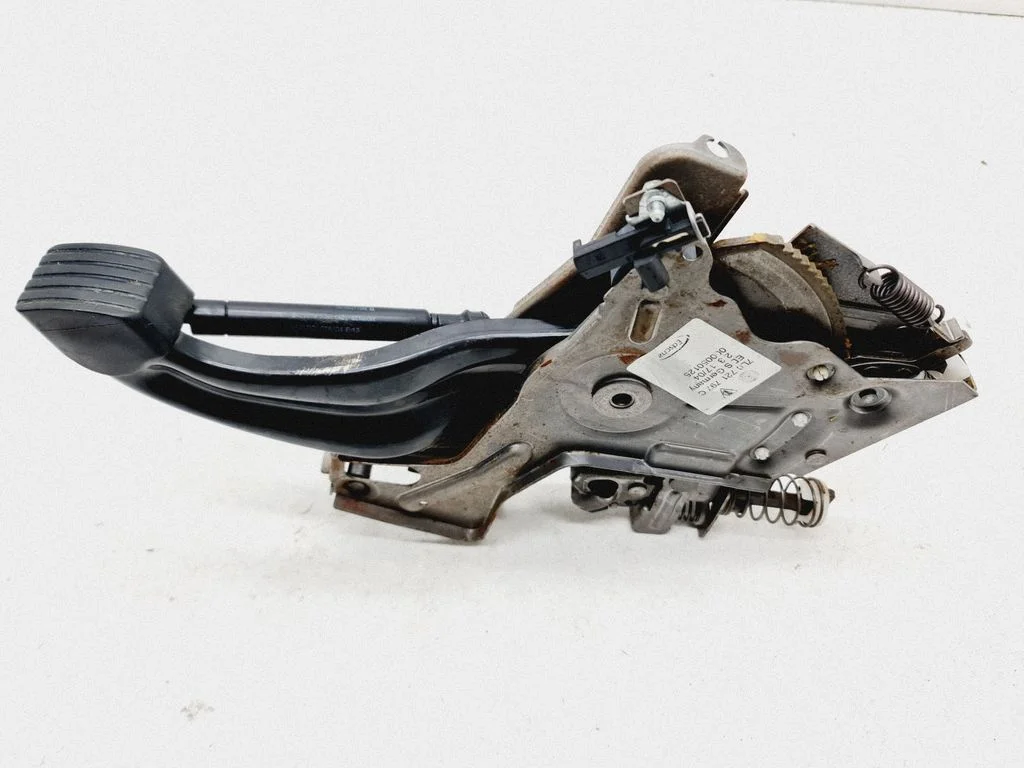 Handbrake/parking brake lever assembly – Volkswagen Touareg I (2002-2010)
