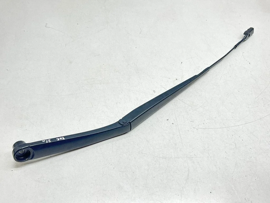 Front wiper blade arm 98321N7000