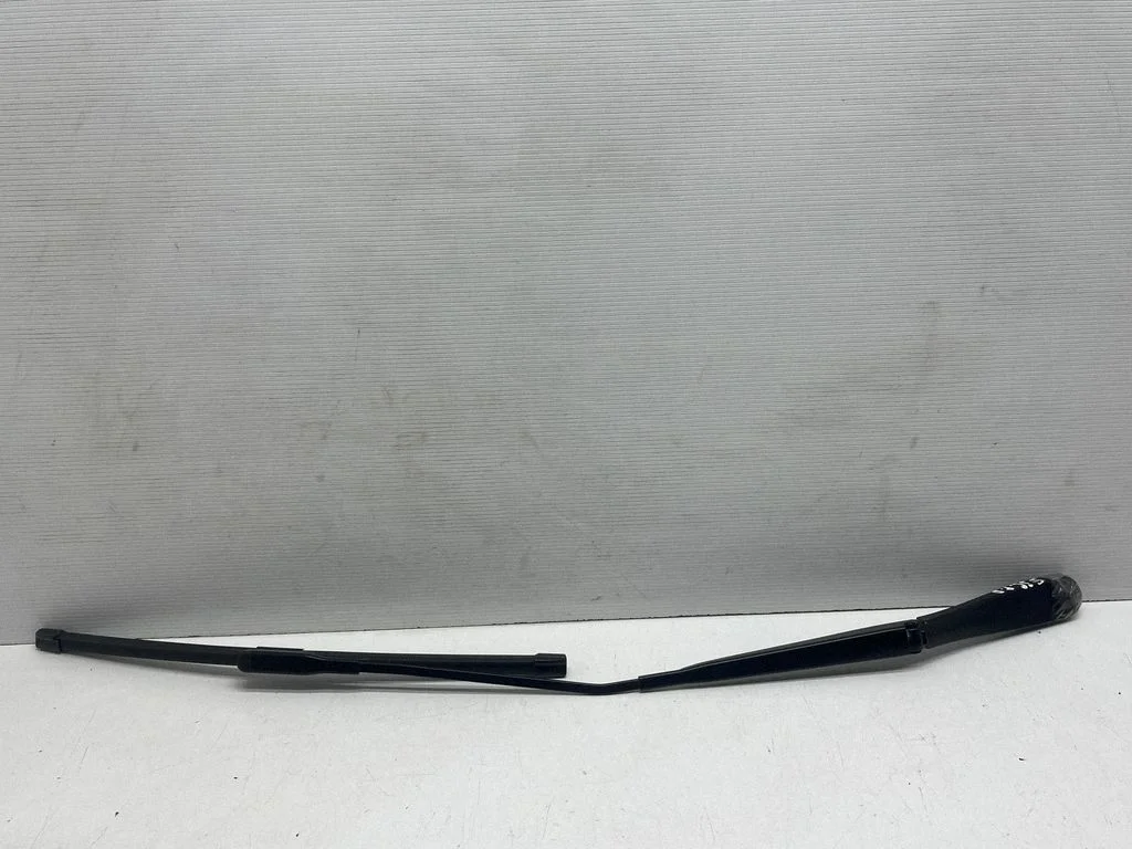 Priekšējā stikla tīrītājs W000103144