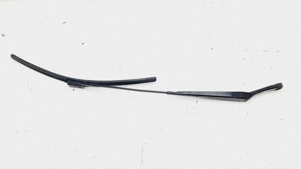 Front wiper blade arm – Volkswagen Passat B6 (2005-2010)