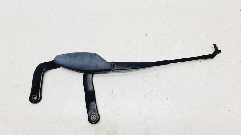 Front wiper blade arm A2118200744