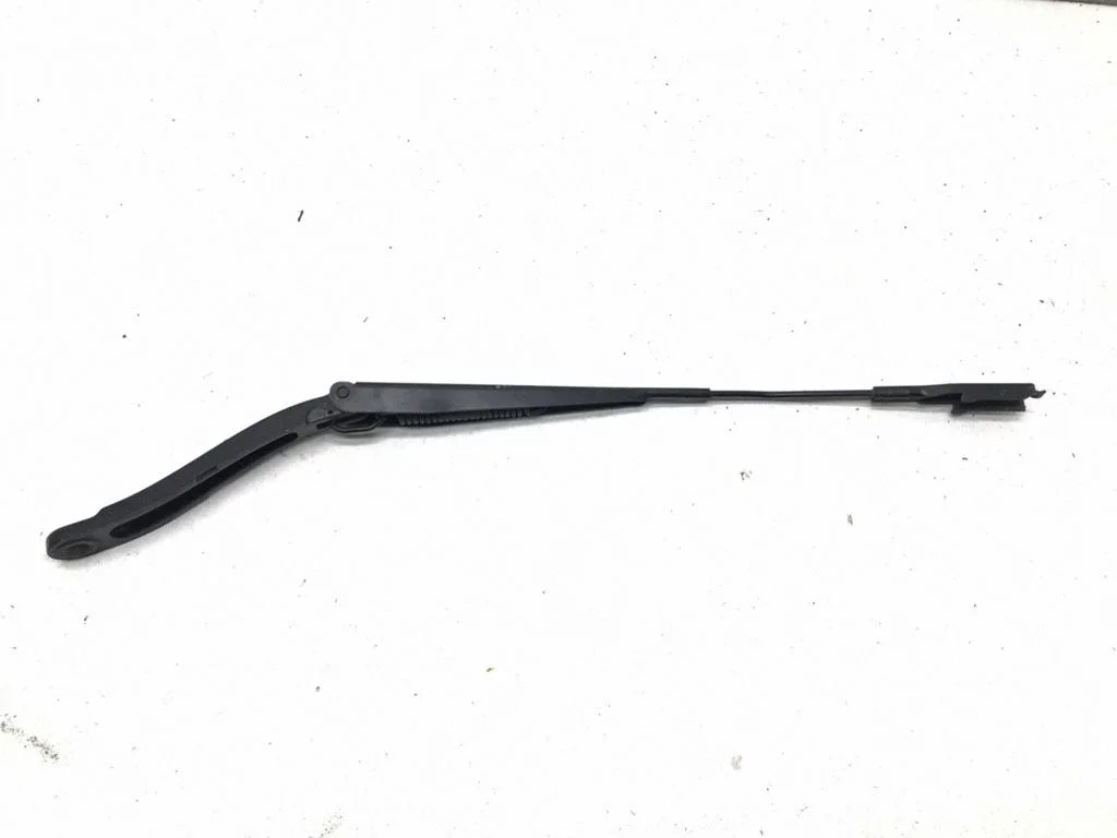 Front wiper blade arm A1648201440