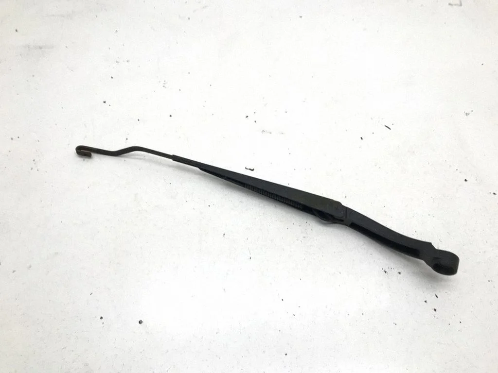 Front wiper blade arm DY06C30