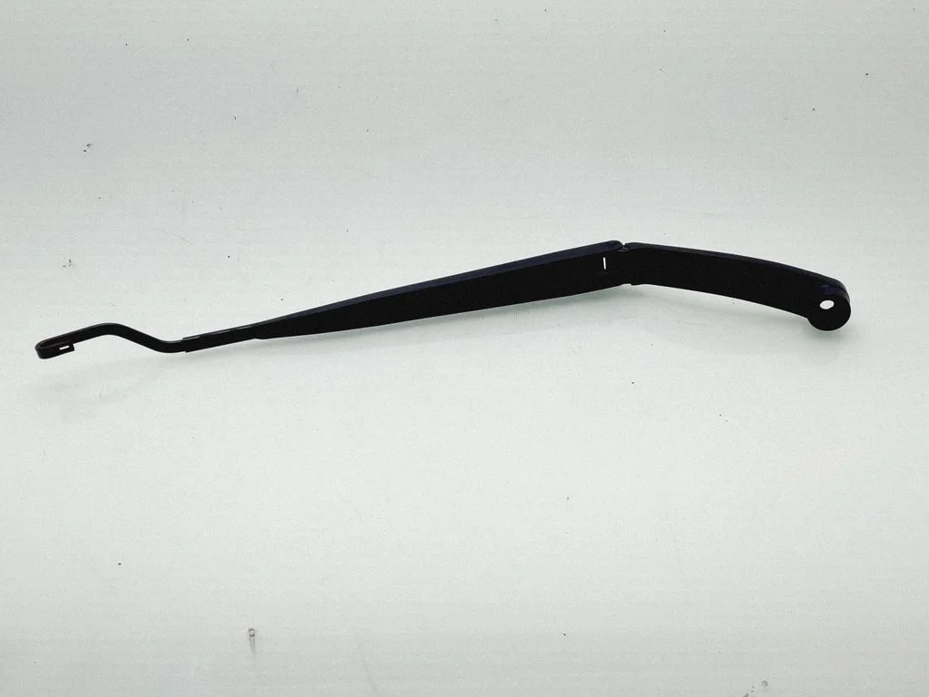 Front wiper blade arm
