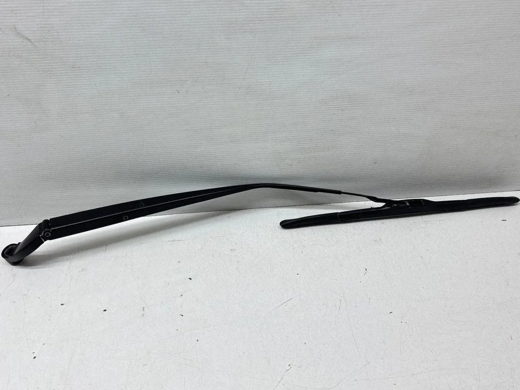 Priekšējā stikla tīrītājs 852110E090
