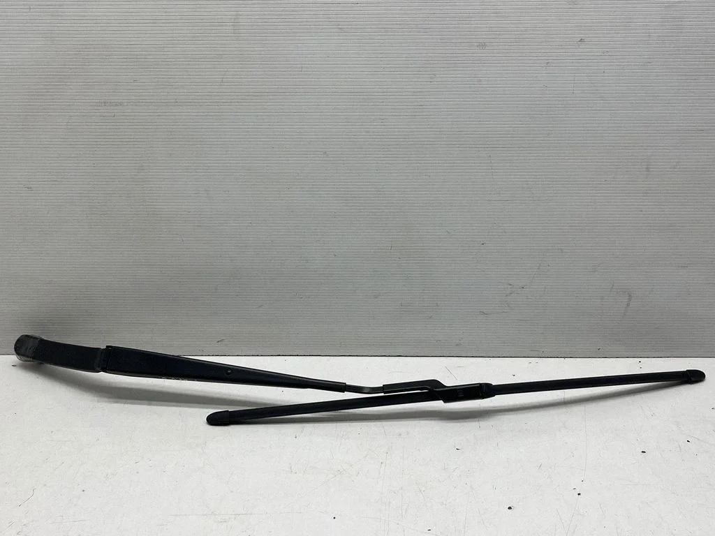 Windshield/front glass wiper blade – left