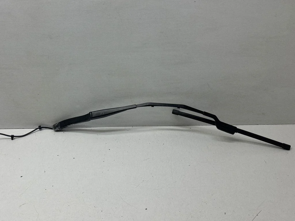 Windshield/front glass wiper blade 107672900C