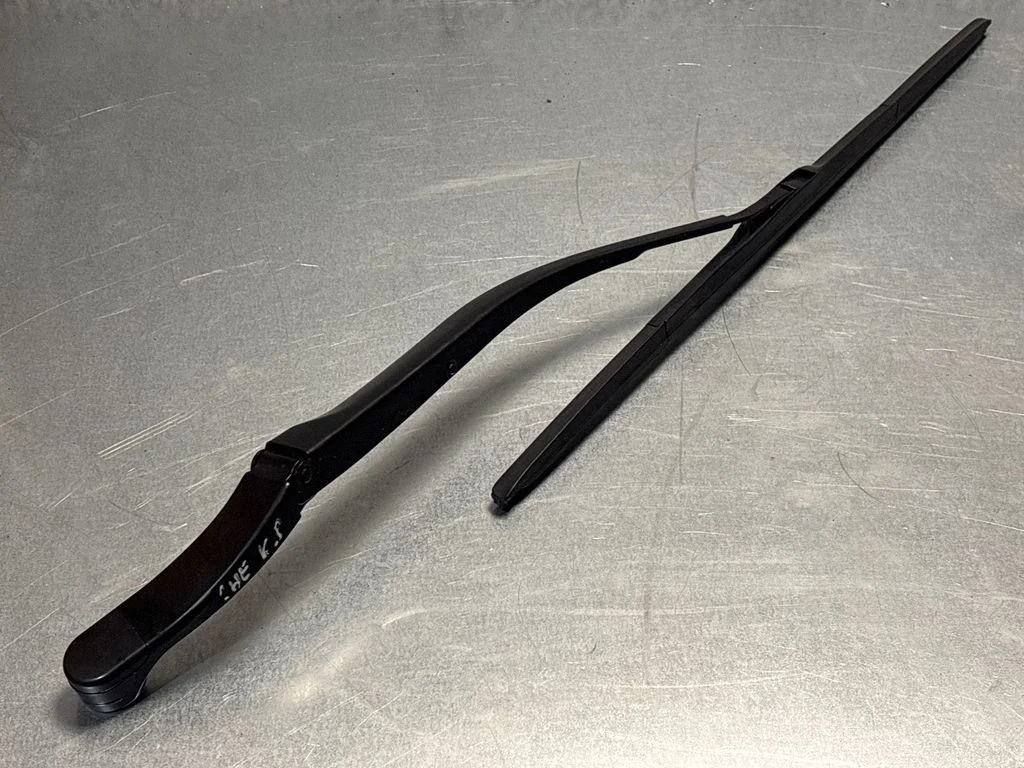 Windshield/front glass wiper blade 68505531AA
