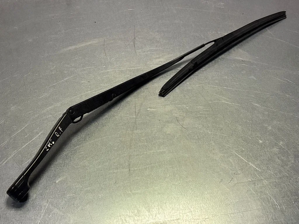 Windshield/front glass wiper blade 68505530AA