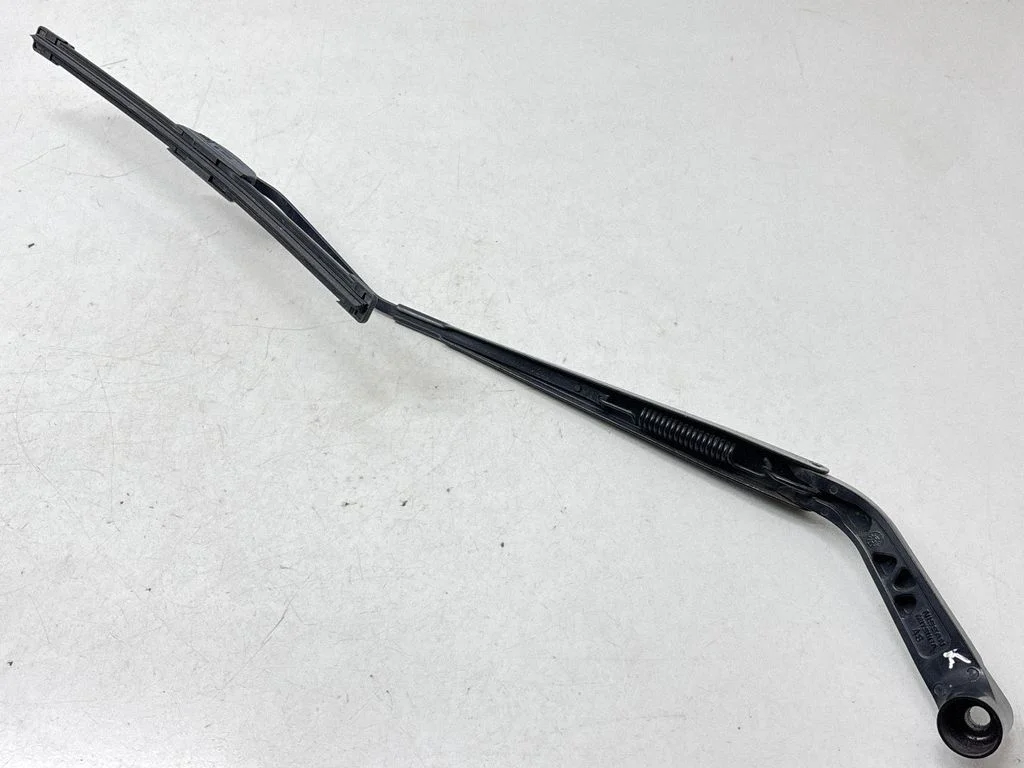 Windshield/front glass wiper blade – Nissan Navara D23 (2015-)