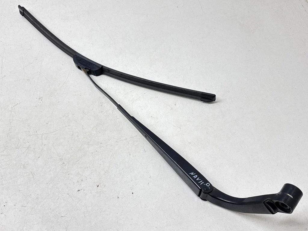 Windshield/front glass wiper blade – Nissan Navara D23 (2015-)