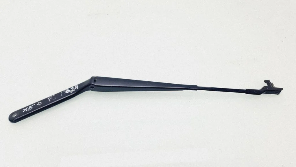 Front wiper blade arm 61617153742