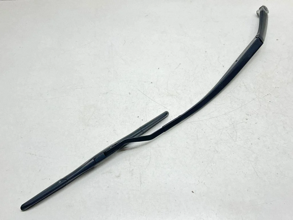 Windshield/front glass wiper blade 98321CV000