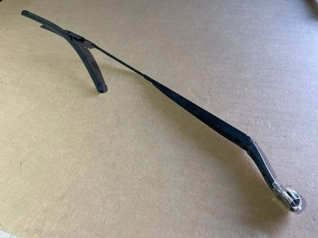 Windshield/front glass wiper blade 9808465780