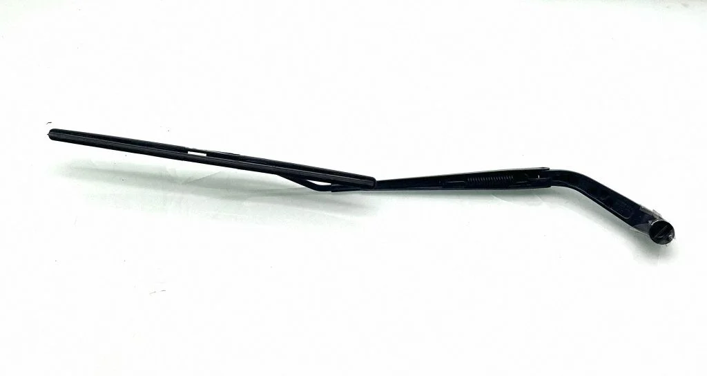 Windshield/front glass wiper blade – Nissan Navara D23 (2015-)