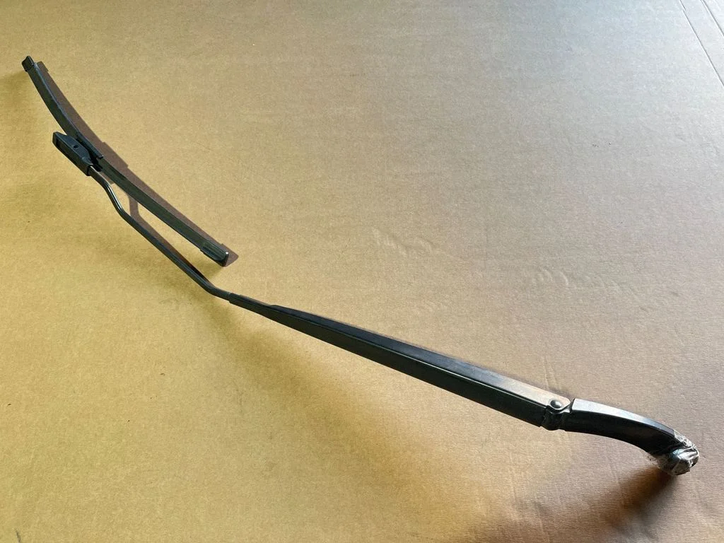 Windshield/front glass wiper blade 288861068R