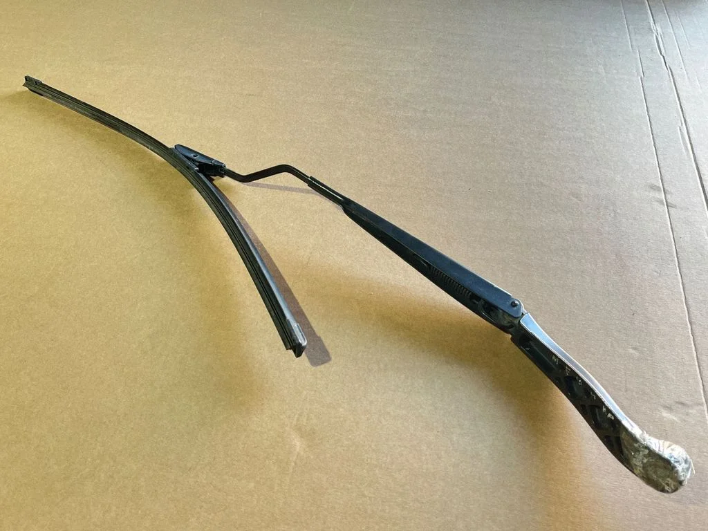 Windshield/front glass wiper blade 288819391R