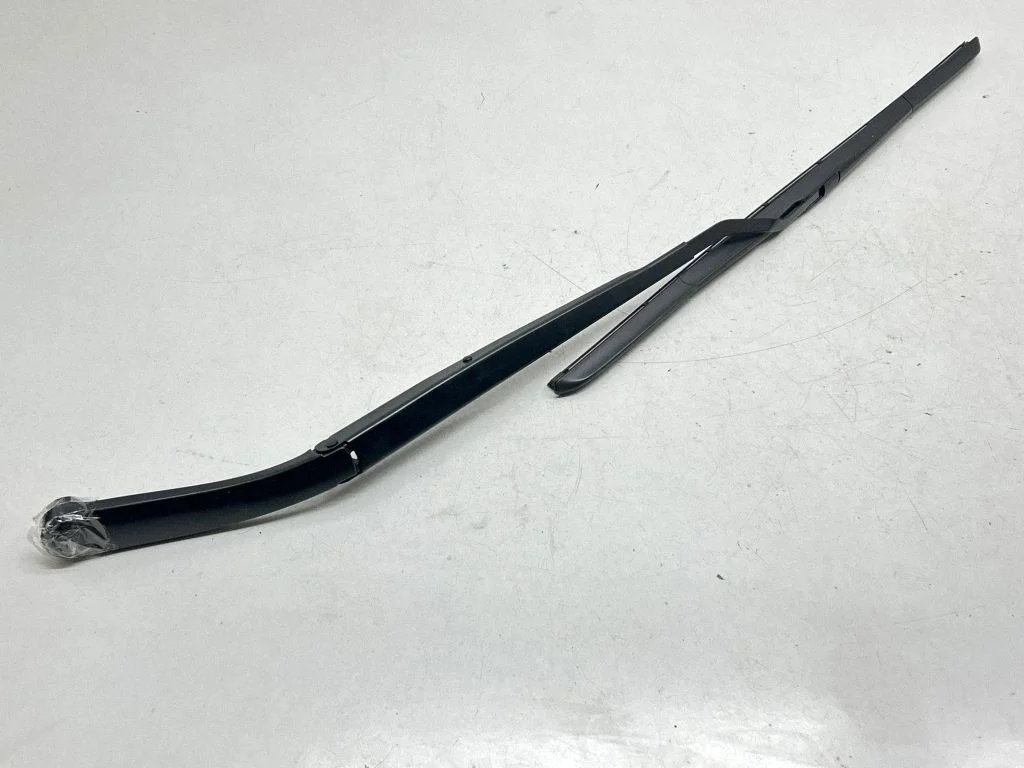 Windshield/front glass wiper blade 98311CV000
