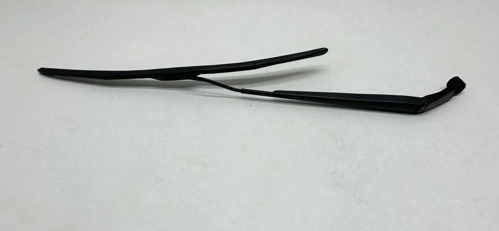 Windshield/front glass wiper blade – left