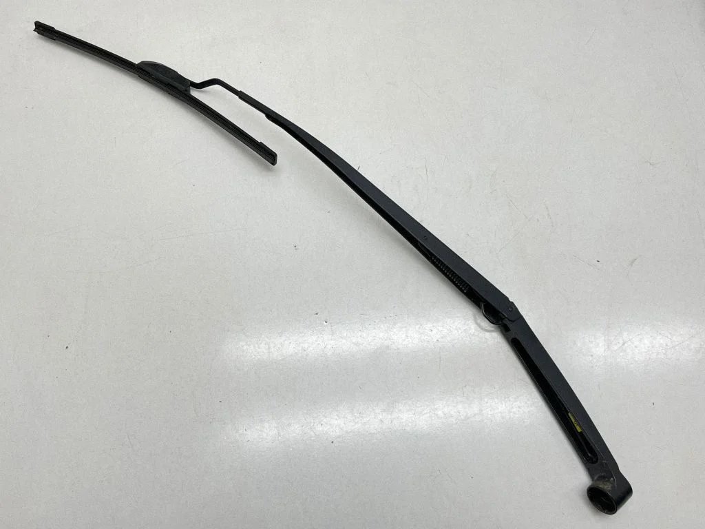 Windshield/front glass wiper blade – front right