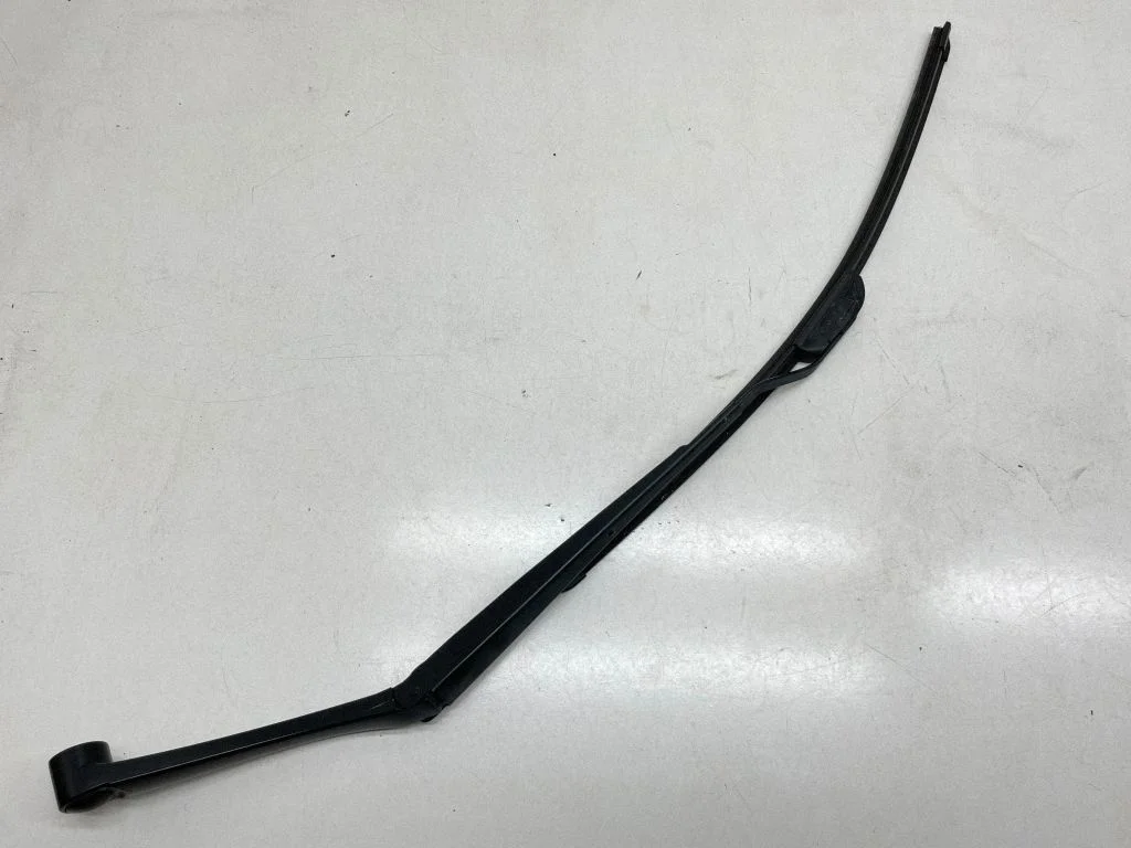 Windshield/front glass wiper blade – front left
