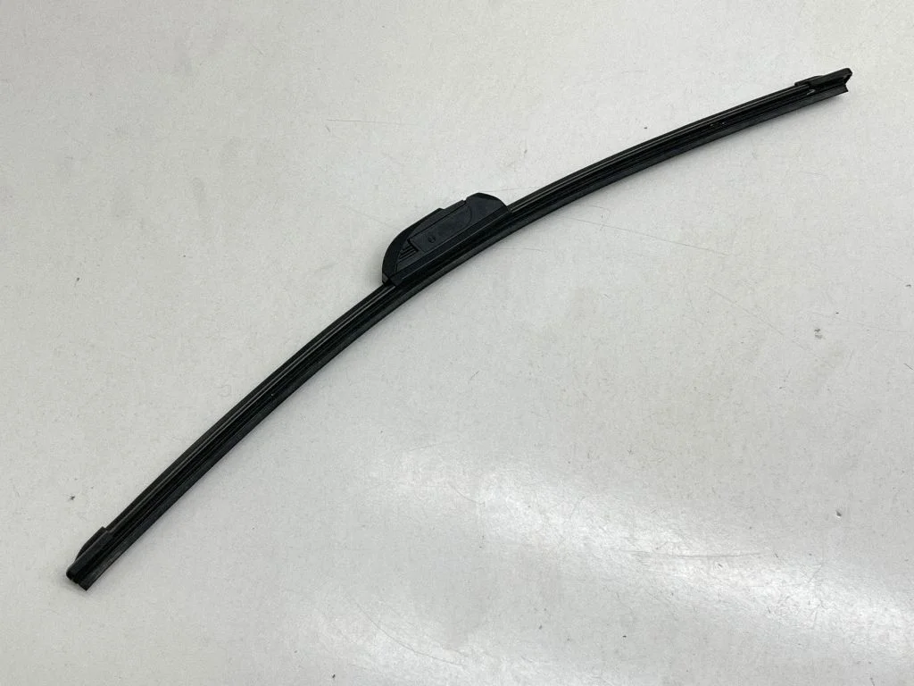 Windshield/front glass wiper blade – front right