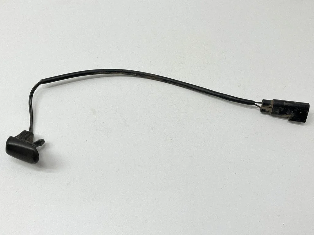Esiklaasi pesuvedeliku pihusti(d) 93B617666 – Ford Fusion (2002-2005)